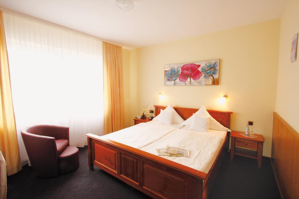Hotel Ostfriesen Hof Leer Room photo